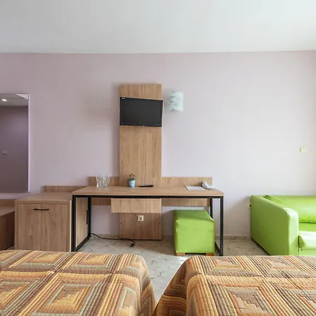 Ivana Palace - Free Parking Hotell