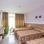 Ivana Palace - Free Parking Отель