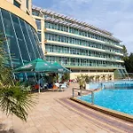 Ivana Palace - Free Parking Отель