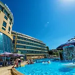 Ivana Palace - Free Parking Отель