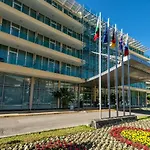 Ivana Palace - Free Parking Отель