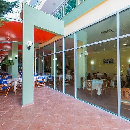 מלון Ivana Palace - Free Parking סאני ביץ'