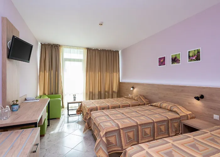 Ivana Palace - Free Parking Otel