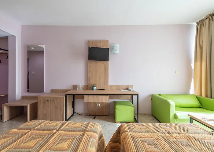 Ivana Palace - Free Parking Otel