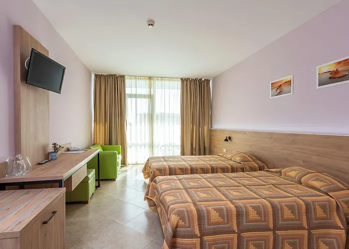 Ivana Palace - Free Parking Otel