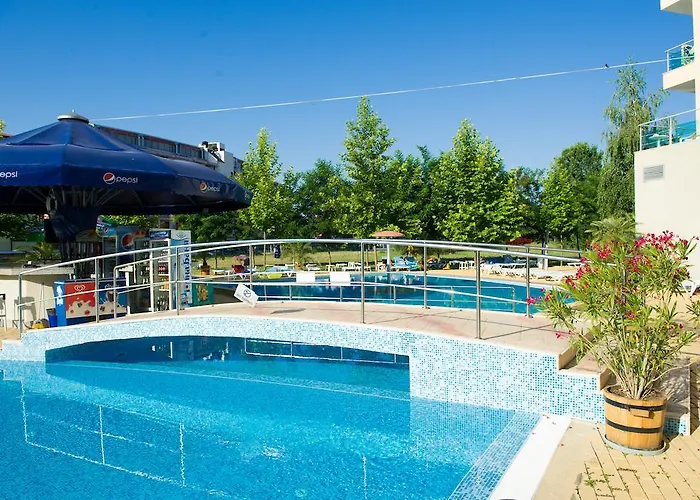 Ivana Palace - Free Parking Otel 4*