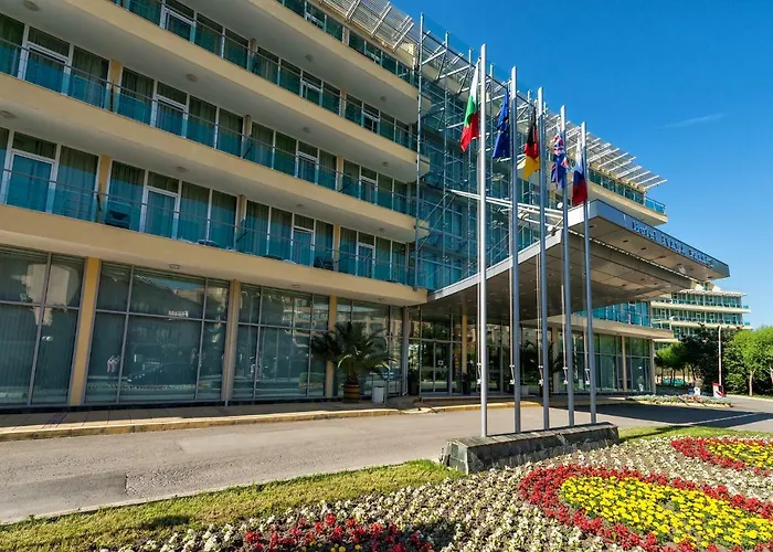 Ivana Palace - Free Parking Otel