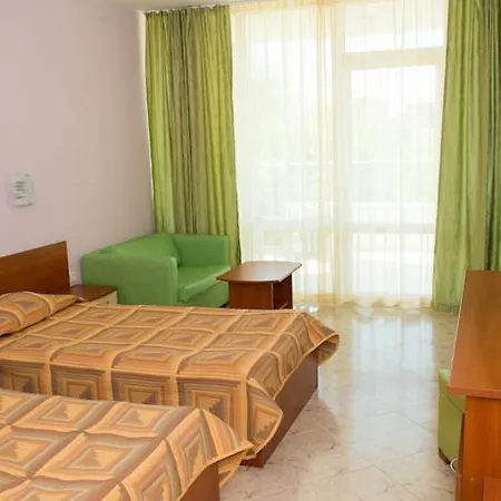 Ivana Palace - Free Parking Готель