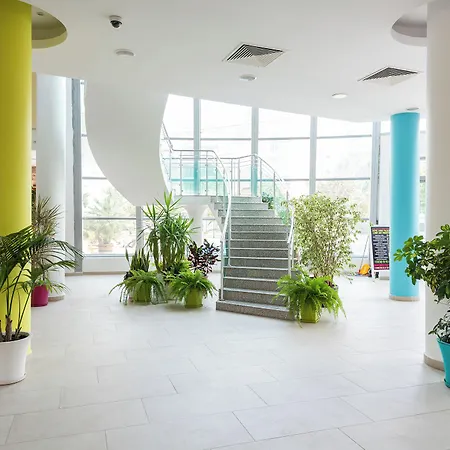 Ivana Palace - Free Parking Готель