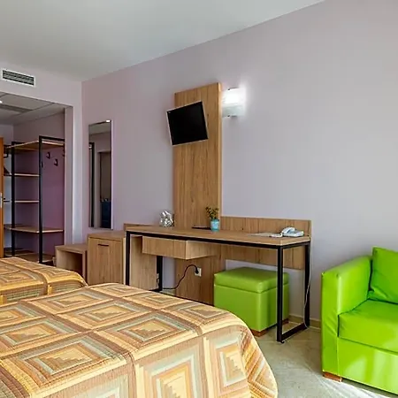 Ivana Palace - Free Parking Хотел 4*
