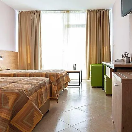 Ivana Palace - Free Parking Хотел