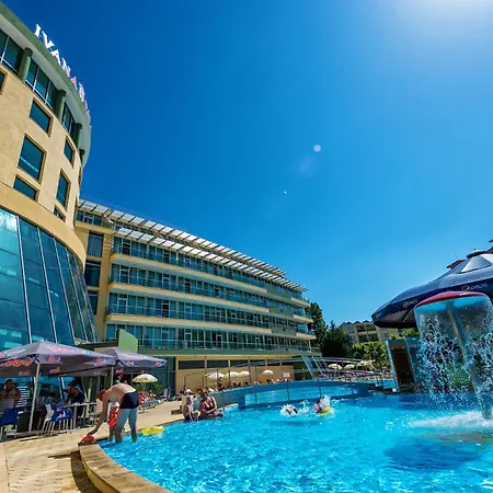 Ivana Palace - Free Parking Готель