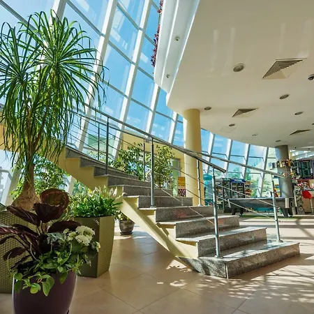 Ivana Palace - Free Parking Хотел