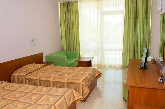 Ivana Palace - Free Parking Отель