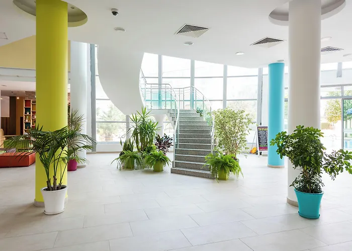 Ivana Palace - Free Parking Hotel