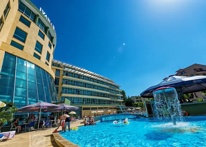 Ivana Palace - Free Parking Отель