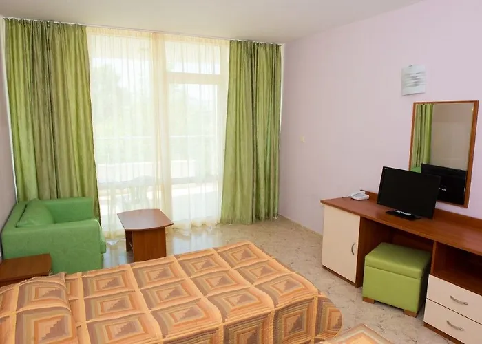 Ivana Palace - Free Parking Отель