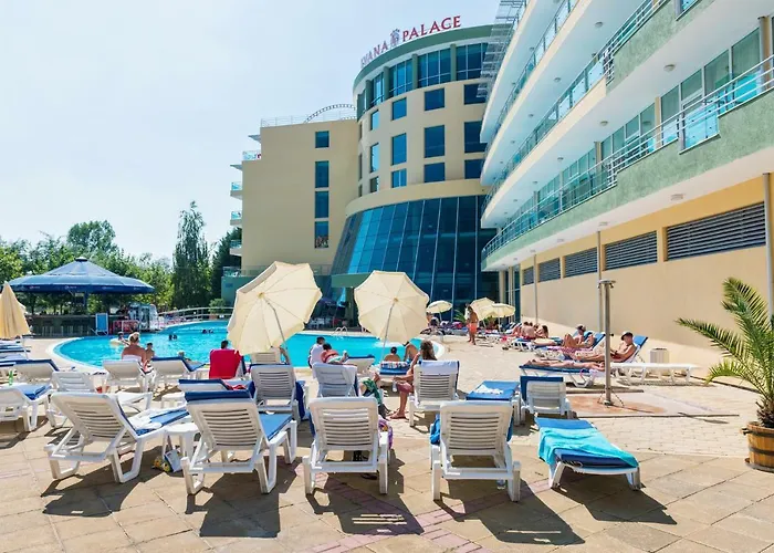 Ivana Palace - Free Parking Отель