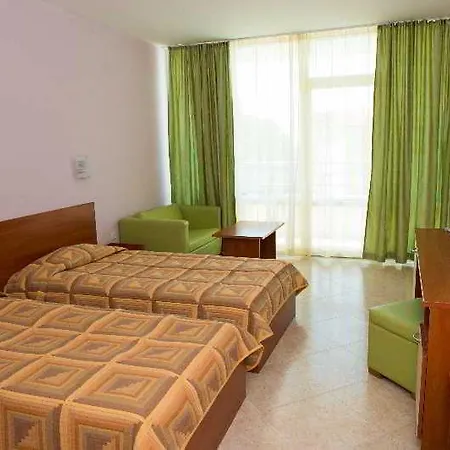 Ivana Palace - Free Parking Hotell