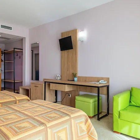 Ivana Palace - Free Parking Hotell