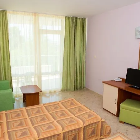 Ivana Palace - Free Parking Hotell